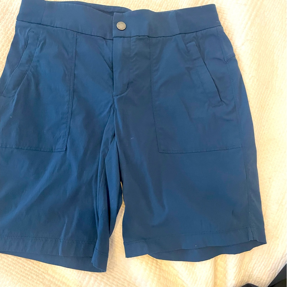 Athleta Shorts Bermuda